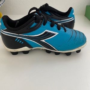 Toddler soccer shoes